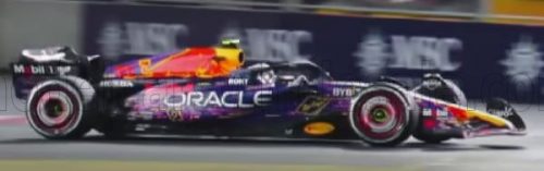 Burago - RED BULL F1  RB19 TEAM ORACLE RED BULL RACING N 11 3rd LAS VEGAS USA GP 2023 SERGIO PEREZ - WITH PILOT AND SHOWCASE PURPLE YELLOW RED