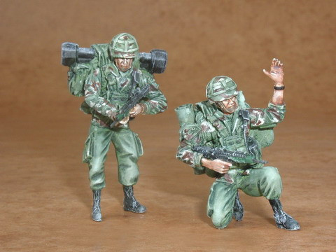 CMK - 1/35 British modern soldiers part II. (2 fig.)