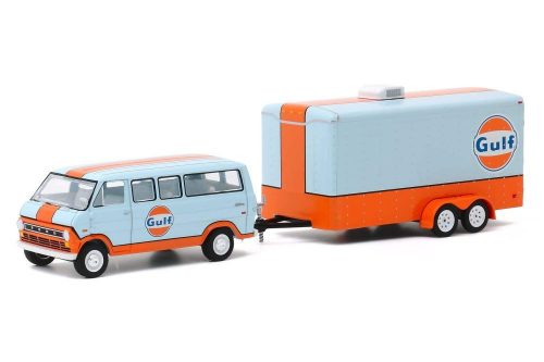 Greenlight - 1:64 Ford Club Wagon Gulf Oil with Enclosed Car Hauler 1972 - Hitch & Tow Series 20 - GREENLIGHT