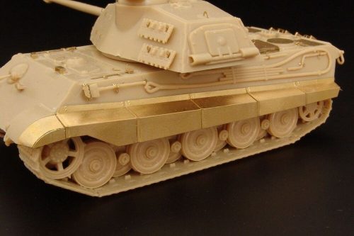 Hauler - Tiger II Ausf  B  Königstiger“ fenders (Revel kit)