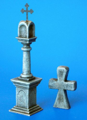 Plus Model - Steinläule mit Friedensangebot Kreuz