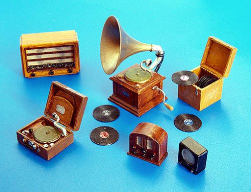 Plus Model - Gramophone und Radios