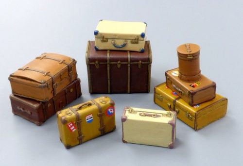 Plus model - Old suitcases