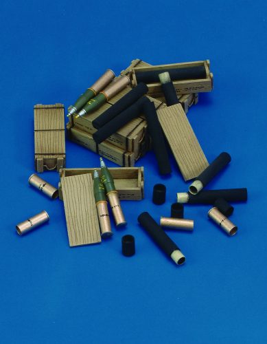 Royal Model - 105 mm Ammo with Cases