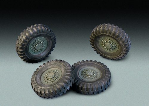 Royal Model - Wheels Staghound (for Italeri/Bronco kit