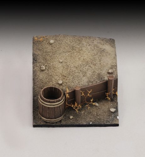 Royal Model - Base with bucket and wooden wall